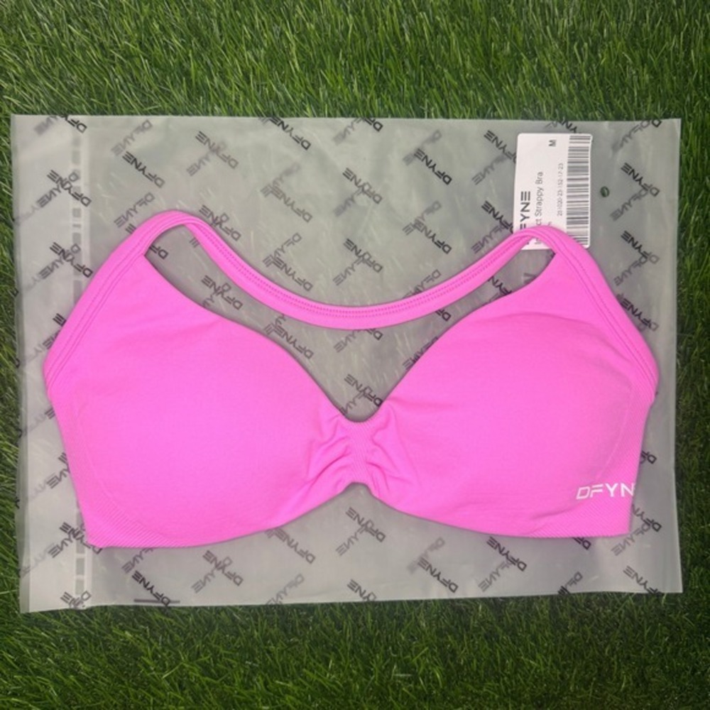 DFYNE Pink Seamless Sports Bra - Light Support